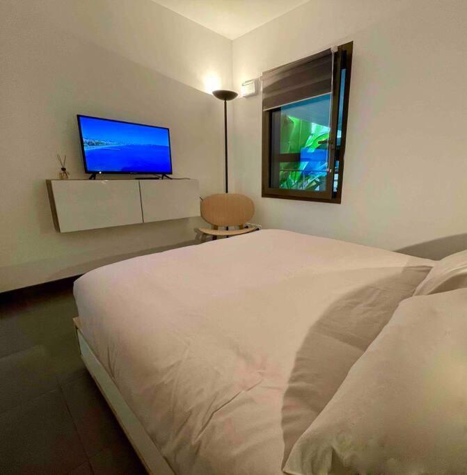 Superbe Appartement, Piscine, Vue Mer Et Montagnes Antibes Luaran gambar