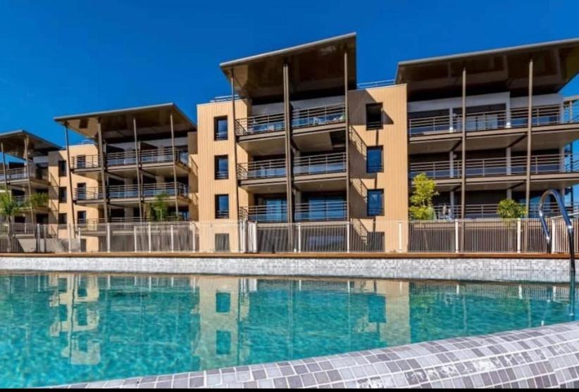 Superbe Appartement, Piscine, Vue Mer Et Montagnes Antibes Luaran gambar